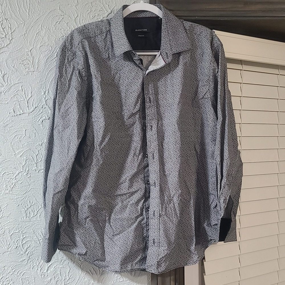 Bugatchi Shaped Fit men's long-sleeve button-down shirt with a geometric print